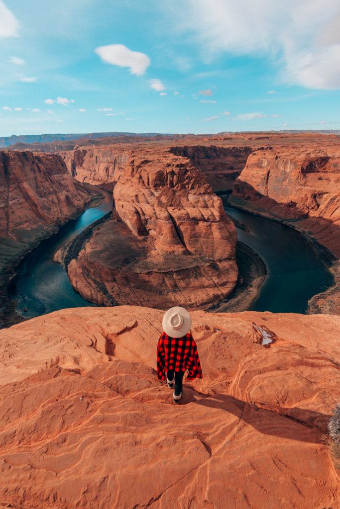 A detailed guide to visiting Horseshoe Bend in Page, Arizona in the winter or any other time of year #horseshoebend #horseshoebendaz #horseshoebendarizona #pagearizona #pageaz #horseshoebendphotography