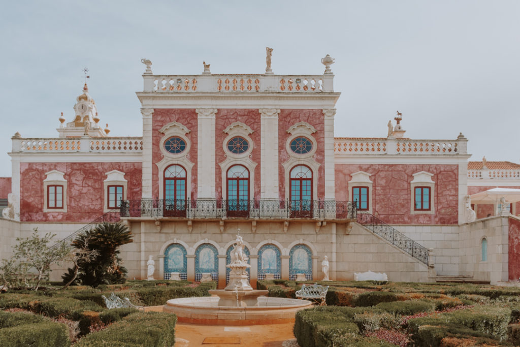 The pink exterior of Pousada Palácio Estoi,